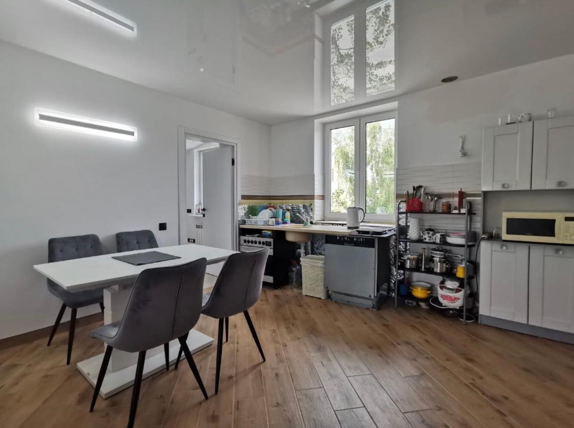 Apartamento Квартира Для Вас! Вул. Голинського, 8! Leópolis Exterior foto