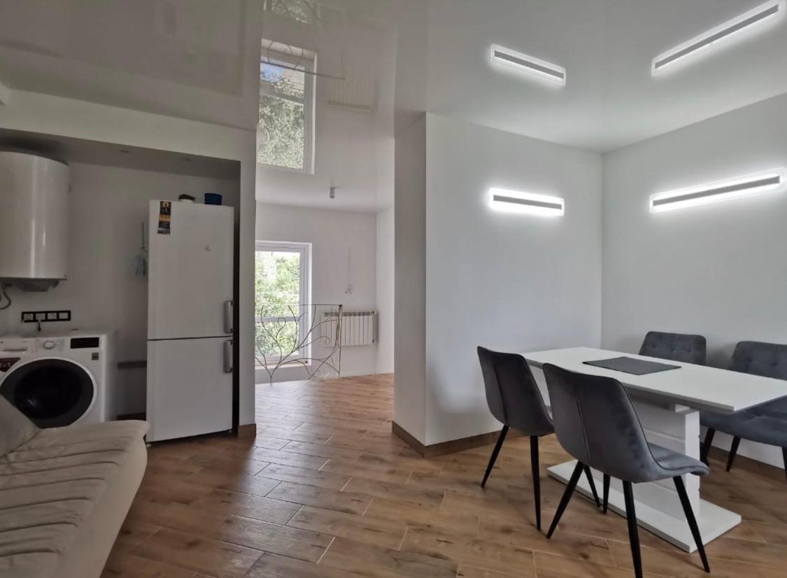 Apartamento Квартира Для Вас! Вул. Голинського, 8! Leópolis Exterior foto